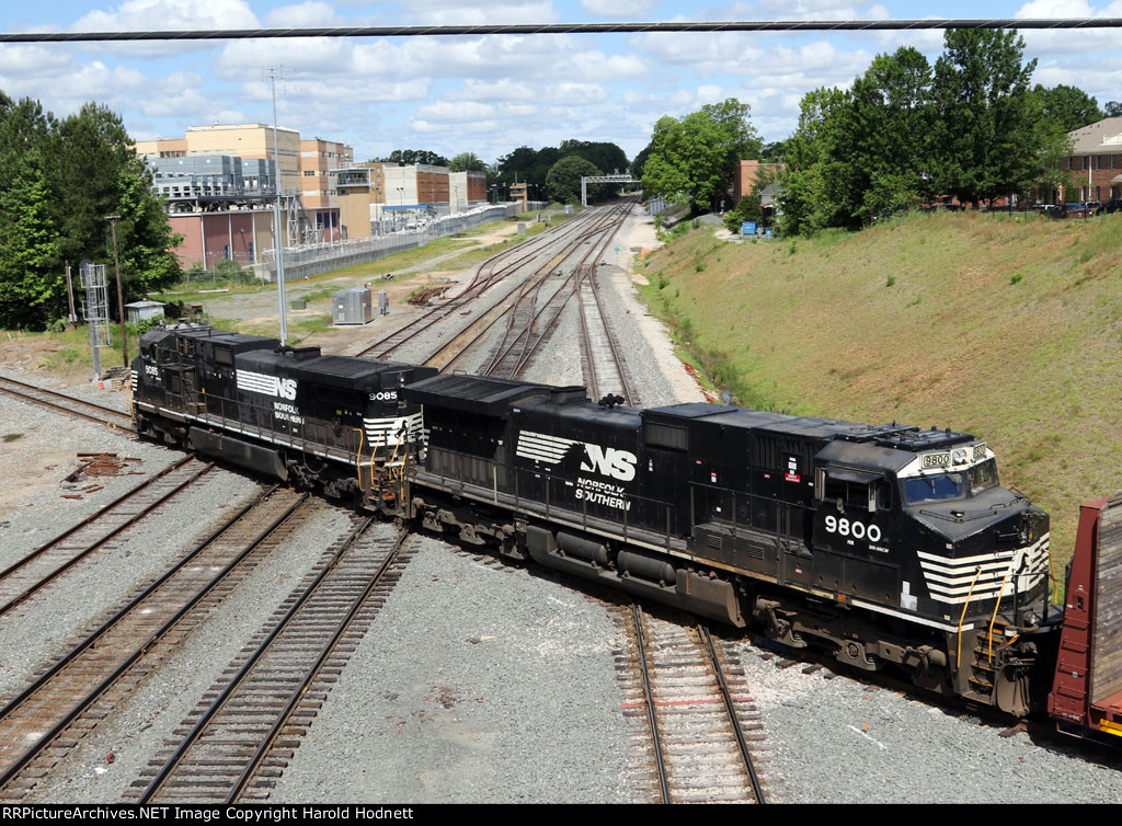 NS 9085 & 9800 lead train E25 across Boylan Junction